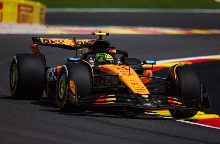 Norris afirma que «sigue siendo una locura» competir con Alonso y Hamilton en la F1