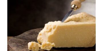 Queso parmesano: por qué lo recomiendan como snack saludable