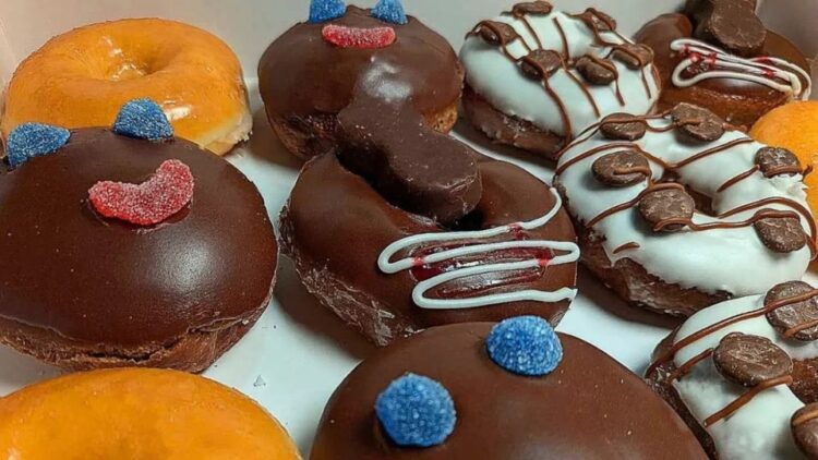 Krispy Kreme lanza dona inspirada en la Paleta Payaso de Ricolino por tiempo limitado